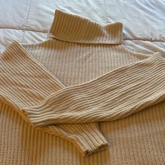 Sweater - Picture 1 of 5